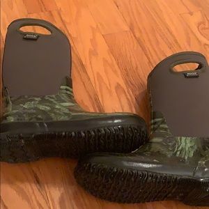 Waterproof camo boots.  These are youth boots